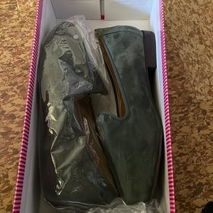 BNIB Me Too “YALEC-NR” size 7.5, color Deep Jade